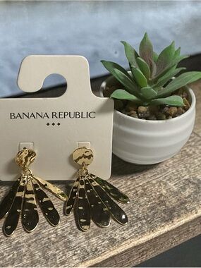 Banana Republic Gold Fan Petal Drop Earrings